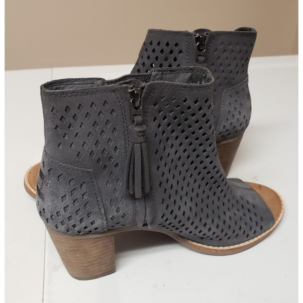 Tom’s Gray Perforated Open Toe Chunky Heel Ankle Boot w/ Tassel Zipper Sz 8 PO-E